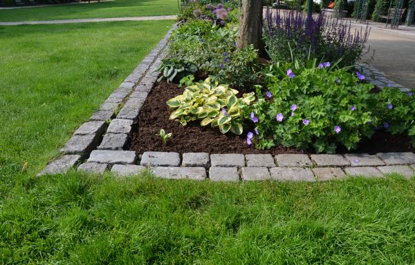Flower Bed Mulching in Auburn